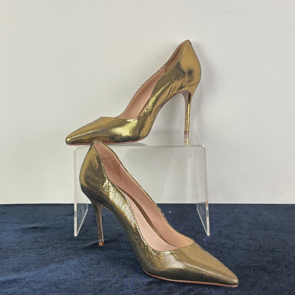 Schutz Gold Pumps